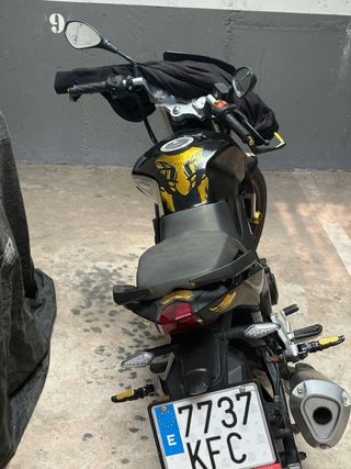 Moto Naked Dorada