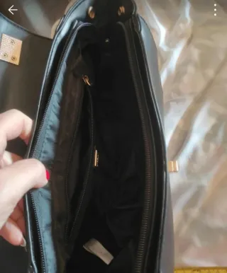 Borsa Carpisa nera con borchie dorate