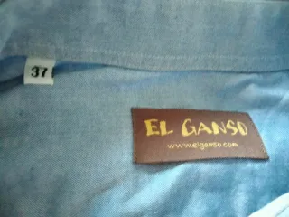 Camisa azul de El Ganso.