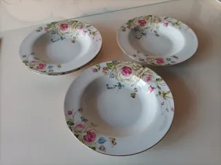 Piatti profondi in porcellana con eleganza floreale