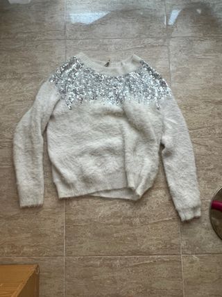 Jersey blanco con lentejuelas plateadas