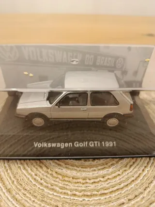 Maqueta Volkswagen Golf GTI 1991 escala 1 43