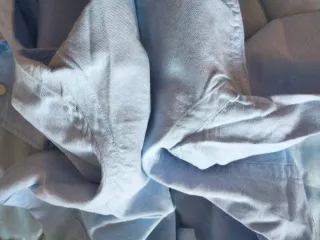 Camisa azul de Álvaro Moreno.