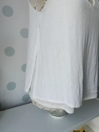 2 Camisetas Mango Talla M Beige y blanco