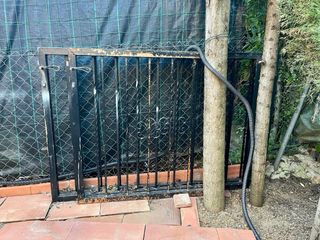 Conjunto Puerta y Portal Hierro Forjado Negro