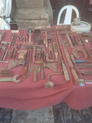 Herramientas antiguas y antigüedades