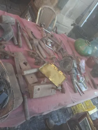 Herramientas antiguas y antigüedades