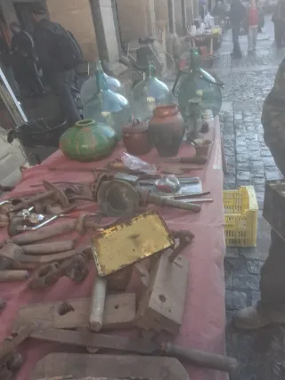 Herramientas antiguas y antigüedades