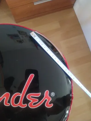 Taburete Guitarra  a mitad de precio nuevo