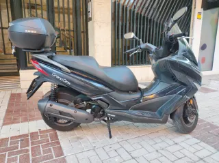 Kymco Grand Dink 125 Negra+2 cascos+ Baúl+Pitón