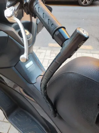 Kymco Grand Dink 125 Negra+2 cascos+ Baúl+Pitón