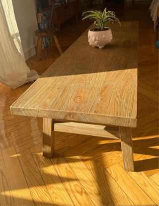 Mesa de centro de madera estilo banco