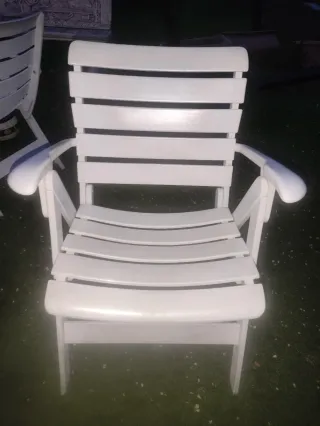 Silla exterior robusta blanca