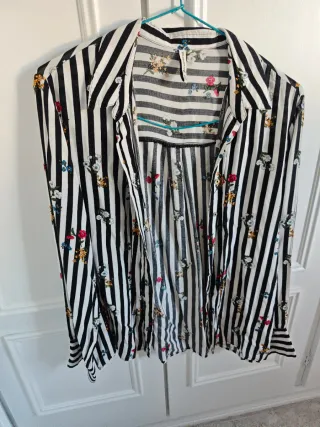 Camisa Stradivarius Rayas y Flores