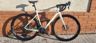 Gravel Megamo West Full Carbono - 2024