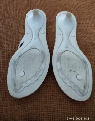 Sandalias Sky Blancas Goma Tacón Bajo