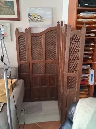 Celosía antigua para ventana. madera biombo
