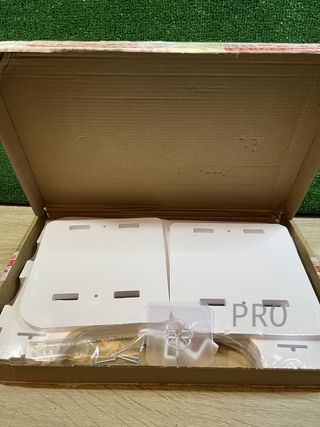 Scaffale per proiettore da parete