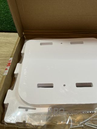 Scaffale per proiettore da parete