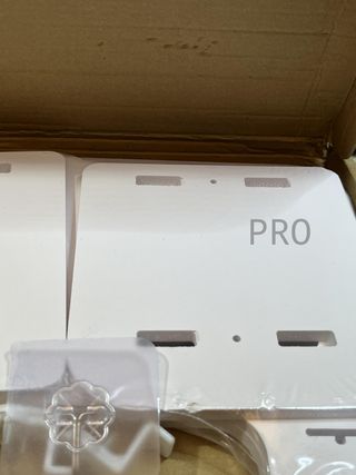 Scaffale per proiettore da parete