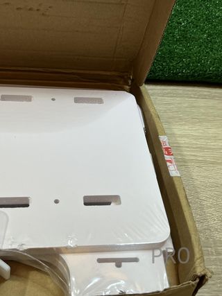 Scaffale per proiettore da parete