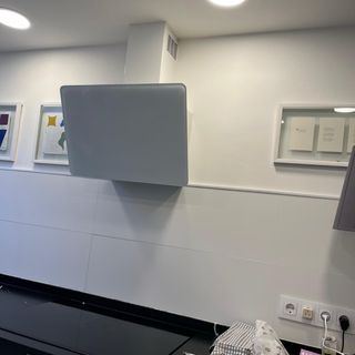 Campana extractora de cocina blanca