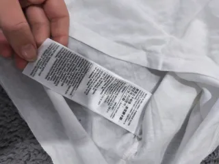 Camiseta Levi's Blanca Logo Amarillo