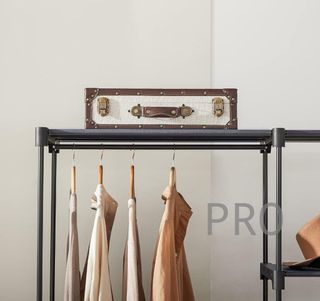 Guardaroba appendiabiti in lino per abiti