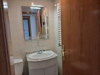 HABITACIÓN AMUEBLADA Y LUMINOSA