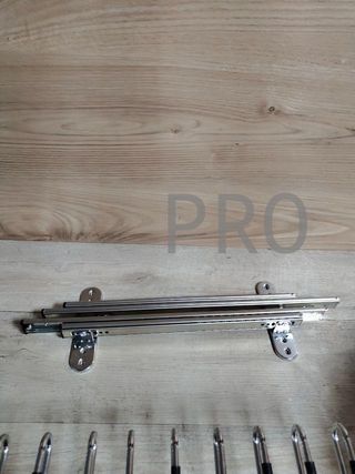 Appendiabiti estraibile per armadio - Emuca