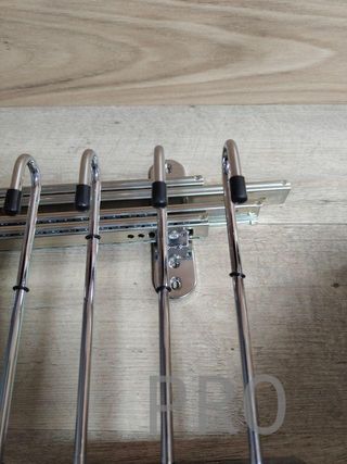 Appendiabiti estraibile per armadio - Emuca