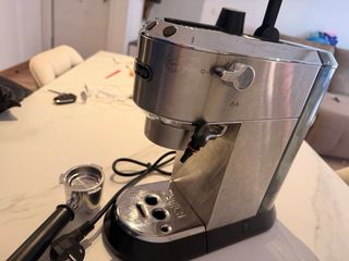 Macchina da caffè DeLonghi con serbatoio in acciaio inossidabile