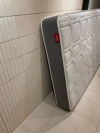 Colchón 135x190 cm con somier y cabecero