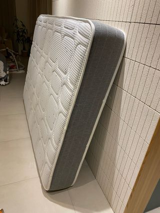 Colchón 135x190 cm con somier y cabecero