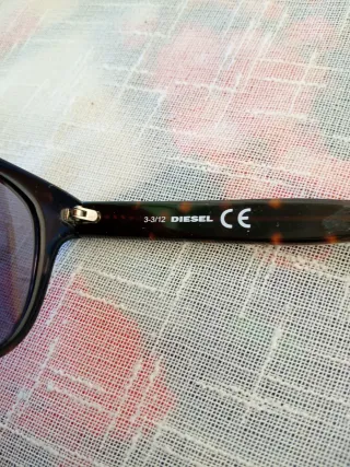 Occhiali da sole Diesel neri e viola