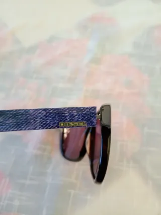 Occhiali da sole Diesel neri e viola