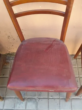 2 Sedie Nordiche in Legno e Similpelle Rosse
