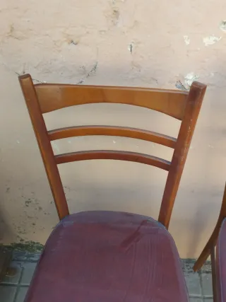 2 Sedie Nordiche in Legno e Similpelle Rosse
