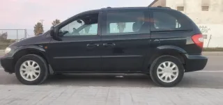 Chrysler Voyager 2.4i único dueño