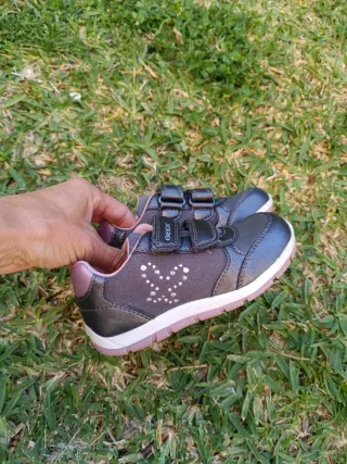 Zapatillas Geox niña negras, gris(plateado) y rosa