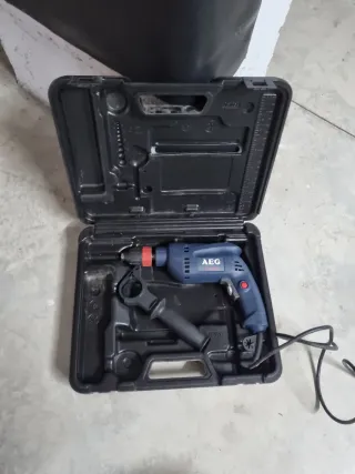 Taladro Percutor AEG SB2E 750 R