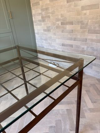 Mesa forja y cristal dorada