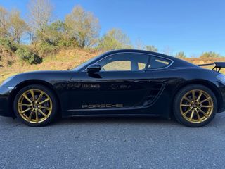 Porsche Cayman 2016