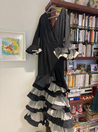 Vestido de flamenca negro y blanco solo una puesta