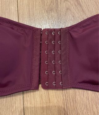 Sujetador bandeau sin aro burdeos