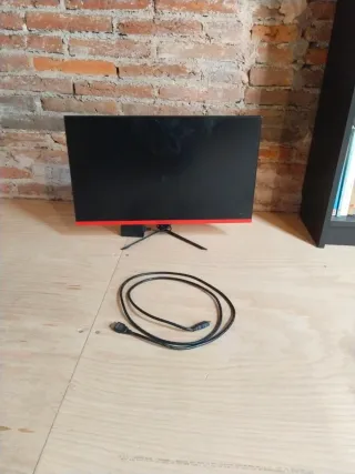 Pantalla de PC Negra y Roja