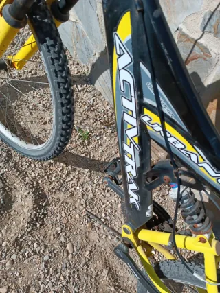 Bicicleta de Montaña Amarilla