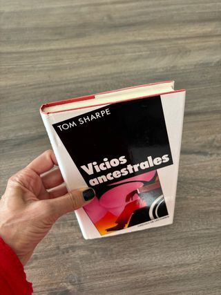 Vicios Ancestrales de Tom Sharpe