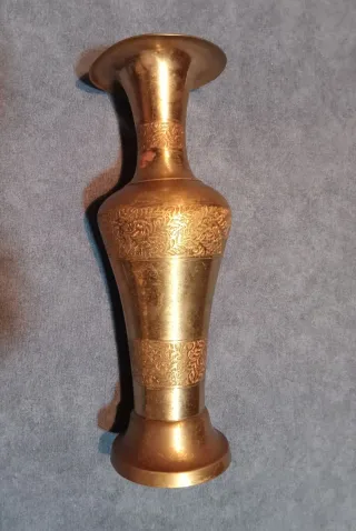 Vaso vintage ottone inciso decorato