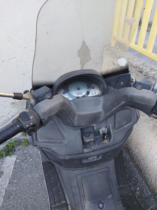 Suzuki Burgman 250 - Maxi Scooter